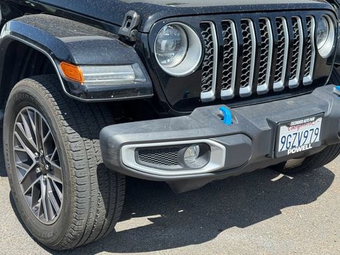 Used 2023 Jeep Wrangler Unlimited Sahara AWD/4WD image 2