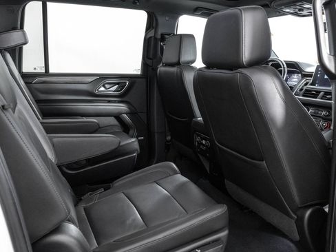 Used 2022 Chevrolet Suburban LT w/ Luxury Package AWD/4WD image 44