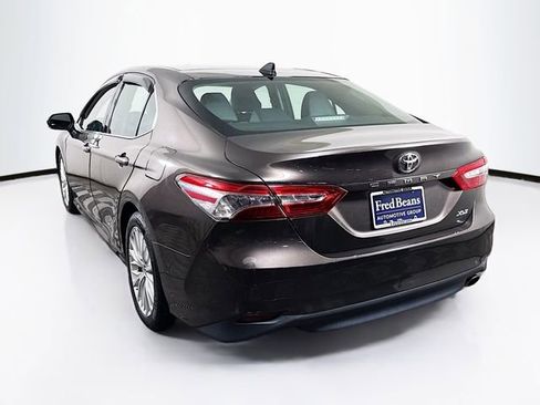 Used 2019 Toyota Camry XLE image 6