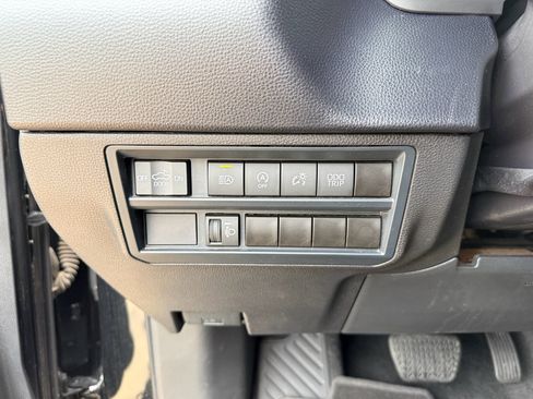 Used 2025 Toyota Tundra SR5 w/ SR5 Premium Package AWD/4WD image 17