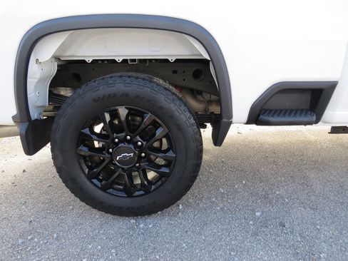 Used 2025 Chevrolet Silverado 2500 Custom w/ Custom Value Package AWD/4WD image 14