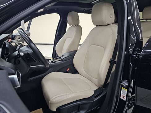 Used 2018 Jaguar F-PACE Premium image 17