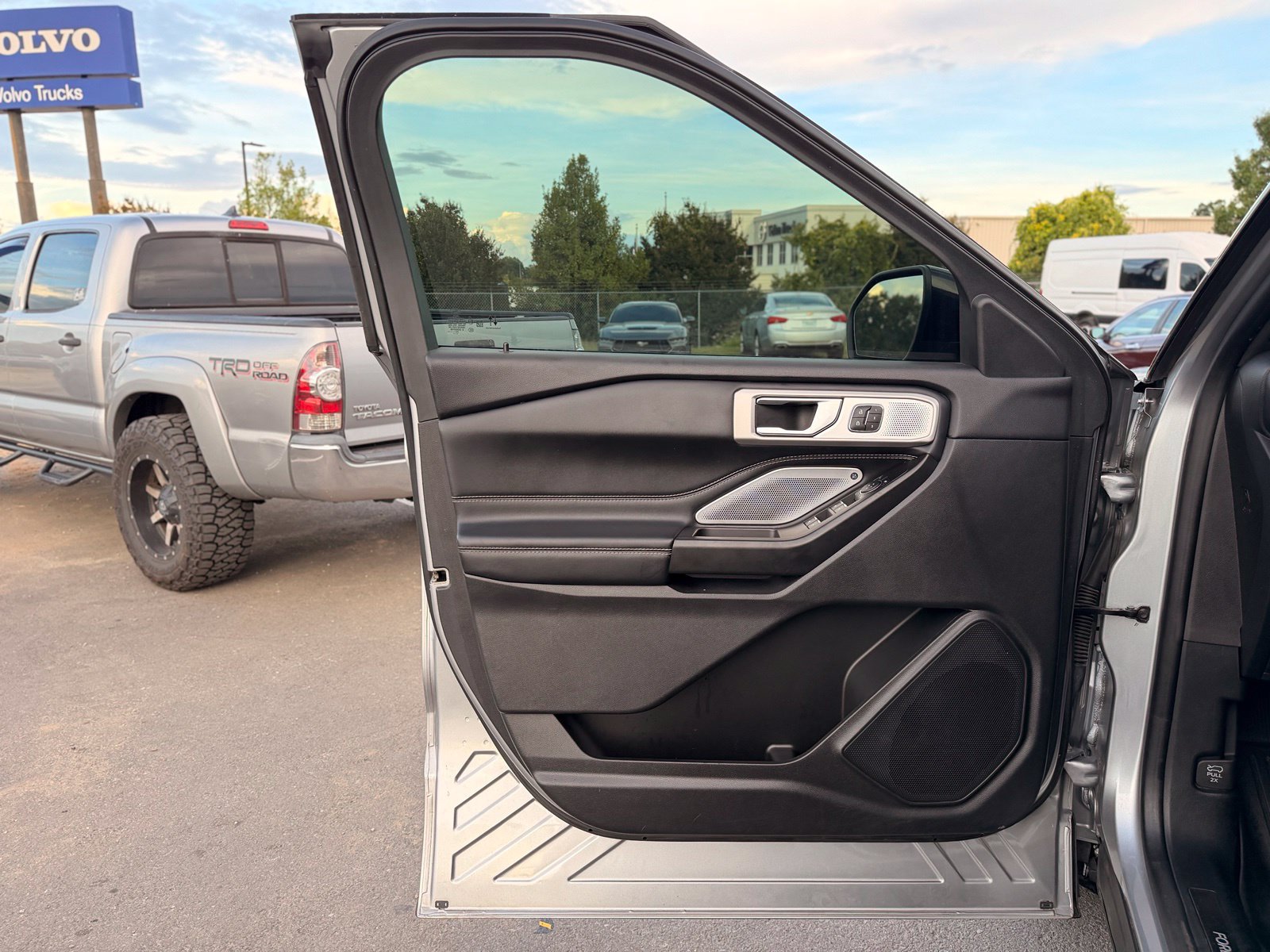 Used 2020 Ford Explorer ST w/ ST Street Pack AWD/4WD image 18