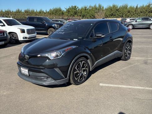 Used 2019 Toyota C-HR XLE FWD image 2