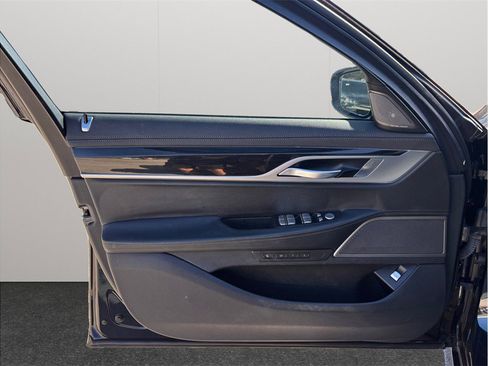 Used 2019 BMW 740i w/ M Sport Package image 21