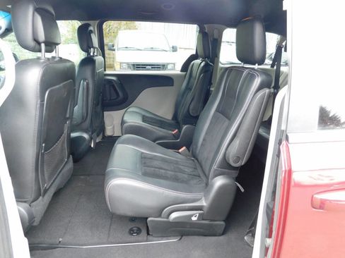 Used 2018 Dodge Grand Caravan SXT image 7