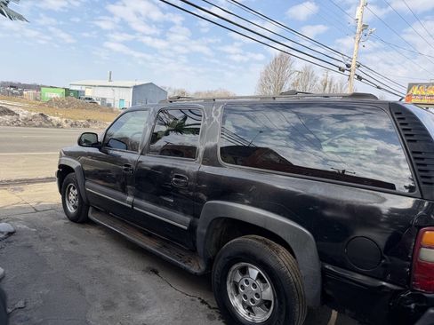 Used 2003 Chevrolet Suburban LT w/ LT Preferred Equipment Group image 5