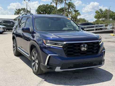 Used 2025 Honda Pilot Elite image 2