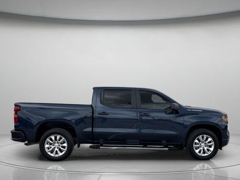 Used 2022 Chevrolet Silverado 1500 Custom image 2
