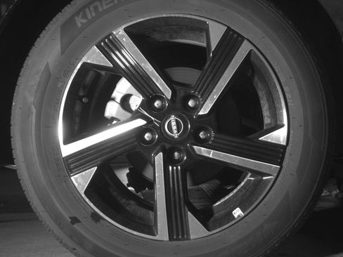 Used 2025 Nissan Sentra SV FWD image 15