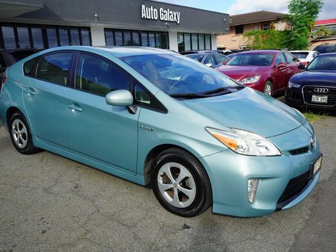 Used 2014 Toyota Prius Two FWD image 3