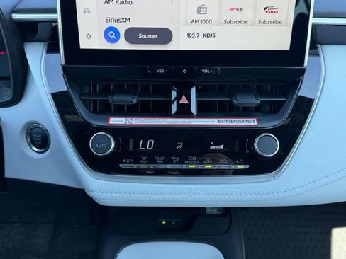 Used 2025 Toyota Corolla SE w/ SE Premium Package image 32