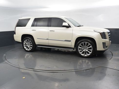 Used 2015 Cadillac Escalade Luxury image 7