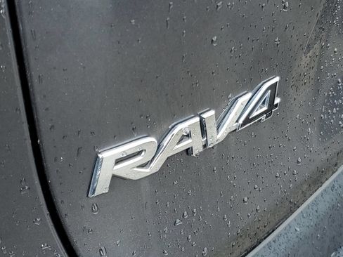 Used 2022 Toyota RAV4 LE FWD image 6