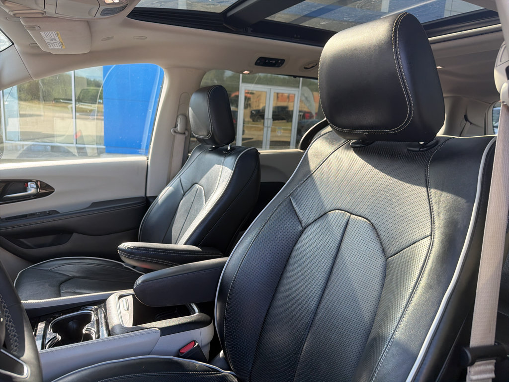 Used 2023 Chrysler Pacifica Limited FWD image 28
