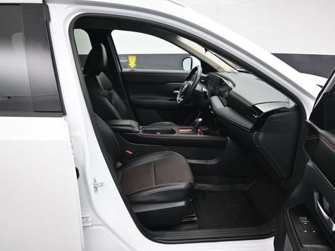 Used 2025 Nissan Kicks SR FWD image 39