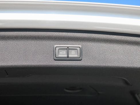 New 2025 Audi Q3 2.0T Premium image 44