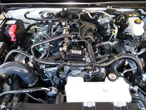 Used 2025 Toyota Tacoma SR5 AWD/4WD image 40