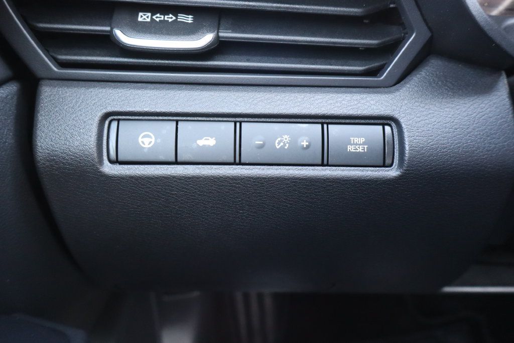 Used 2024 Nissan Altima 2.5 SV w/ SV Premium Package FWD image 16