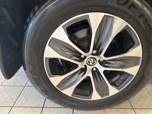 Used 2022 Toyota Highlander XLE image 7