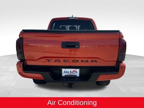 Used 2017 Toyota Tacoma TRD Off-Road image 6