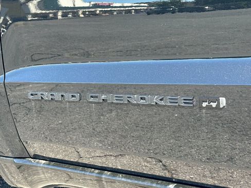 Used 2022 Jeep Grand Cherokee Laredo X AWD/4WD image 28