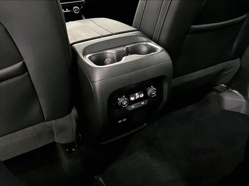 Used 2025 Chevrolet Traverse LT w/ Driver Confidence Package FWD image 25