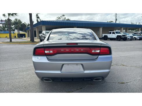 Used 2013 Dodge Charger SE RWD image 5