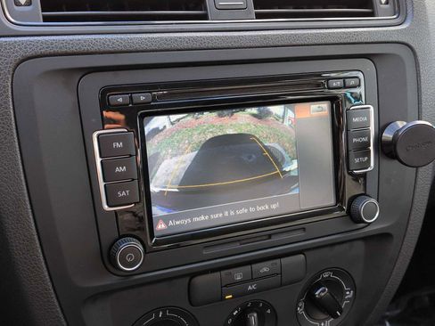 Used 2015 Volkswagen Jetta S image 28