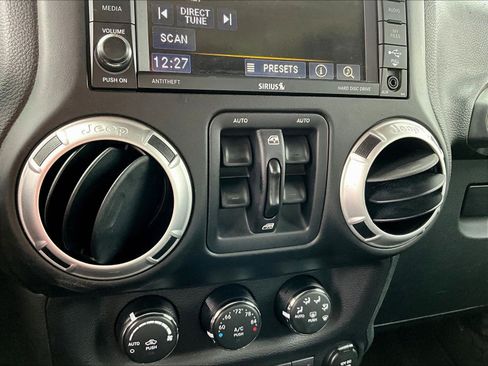 Used 2015 Jeep Wrangler Unlimited Rubicon AWD/4WD image 16