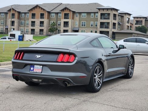 Used 2017 Ford Mustang Coupe RWD image 3