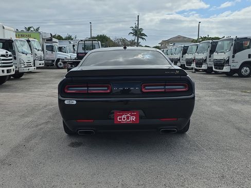 Used 2022 Dodge Challenger R/T Scat Pack RWD image 6