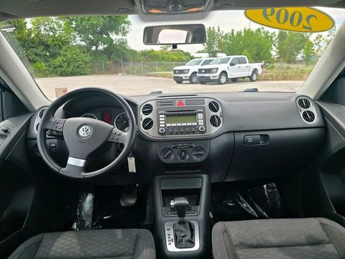 Used 2009 Volkswagen Tiguan SE AWD/4WD image 14