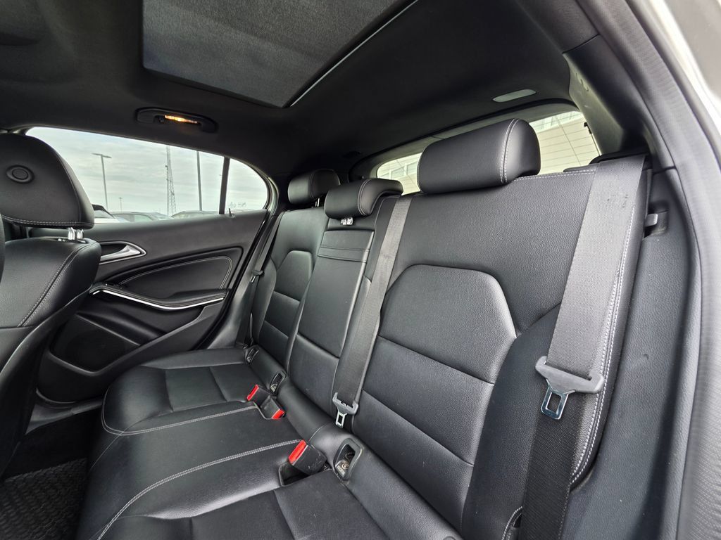 Used 2018 Mercedes-Benz GLA 250 4MATIC image 17