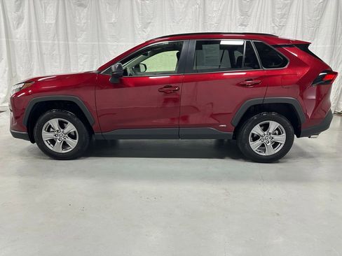 Used 2025 Toyota RAV4 LE AWD/4WD image 4