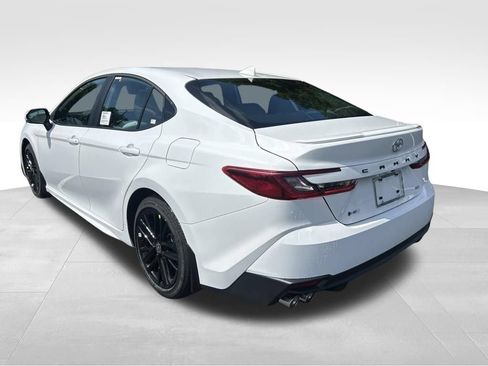 New 2026 Toyota Camry Hybrid FWD image 3