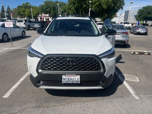 Used 2025 Toyota Corolla Cross XLE w/ Convenience Package image 2