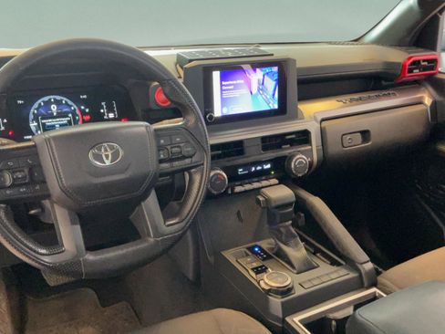 Used 2025 Toyota Tacoma SR5 AWD/4WD image 19