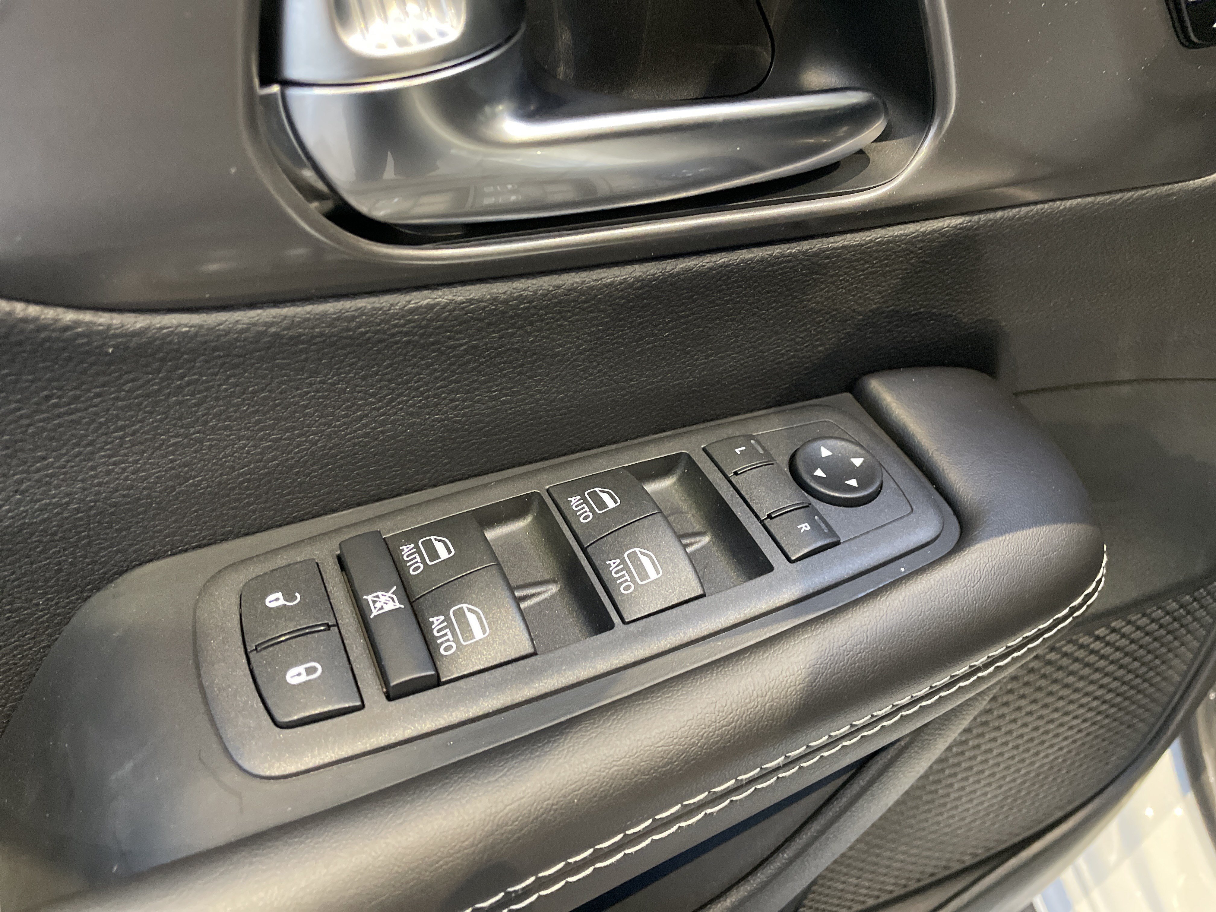 Used 2026 Chrysler Pacifica Select FWD image 15