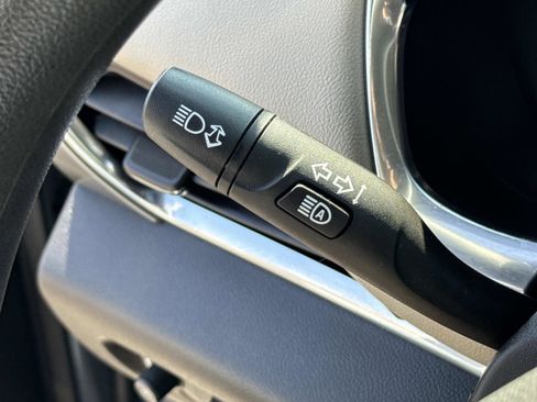 Used 2023 Chevrolet Traverse LS image 9