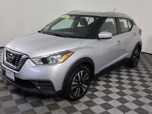 Used 2019 Nissan Kicks SV FWD image 4
