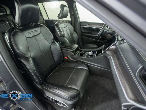 Used 2021 Jeep Grand Cherokee L Overland w/ Luxury Tech Group IV AWD/4WD image 43