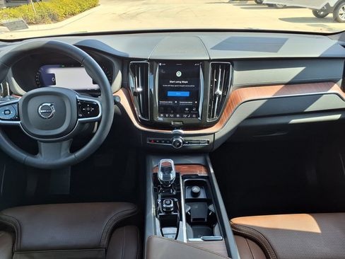 Certified 2023 Volvo XC60 B5 Ultimate AWD/4WD image 25