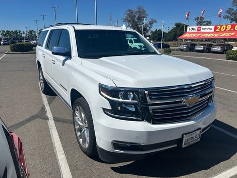Used 2019 Chevrolet Suburban Premier w/ Premier Plus Edition AWD/4WD image 3