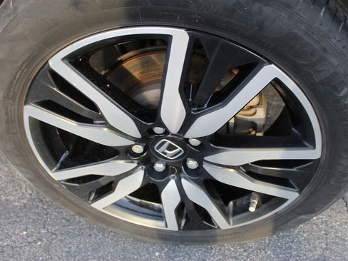 Used 2020 Honda Pilot Touring image 19