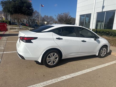 Certified 2025 Nissan Versa S w/ Trunk Package image 3