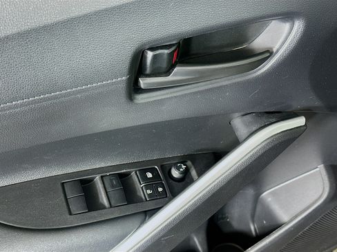 Used 2024 Toyota Corolla Cross LE FWD image 15