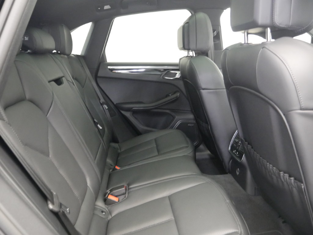 Certified 2026 Porsche Macan AWD/4WD image 29