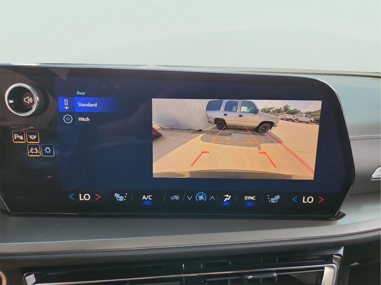 Certified 2025 Chevrolet Traverse LT FWD image 15