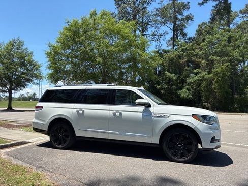 Used 2024 Lincoln Navigator L Reserve AWD/4WD image 3